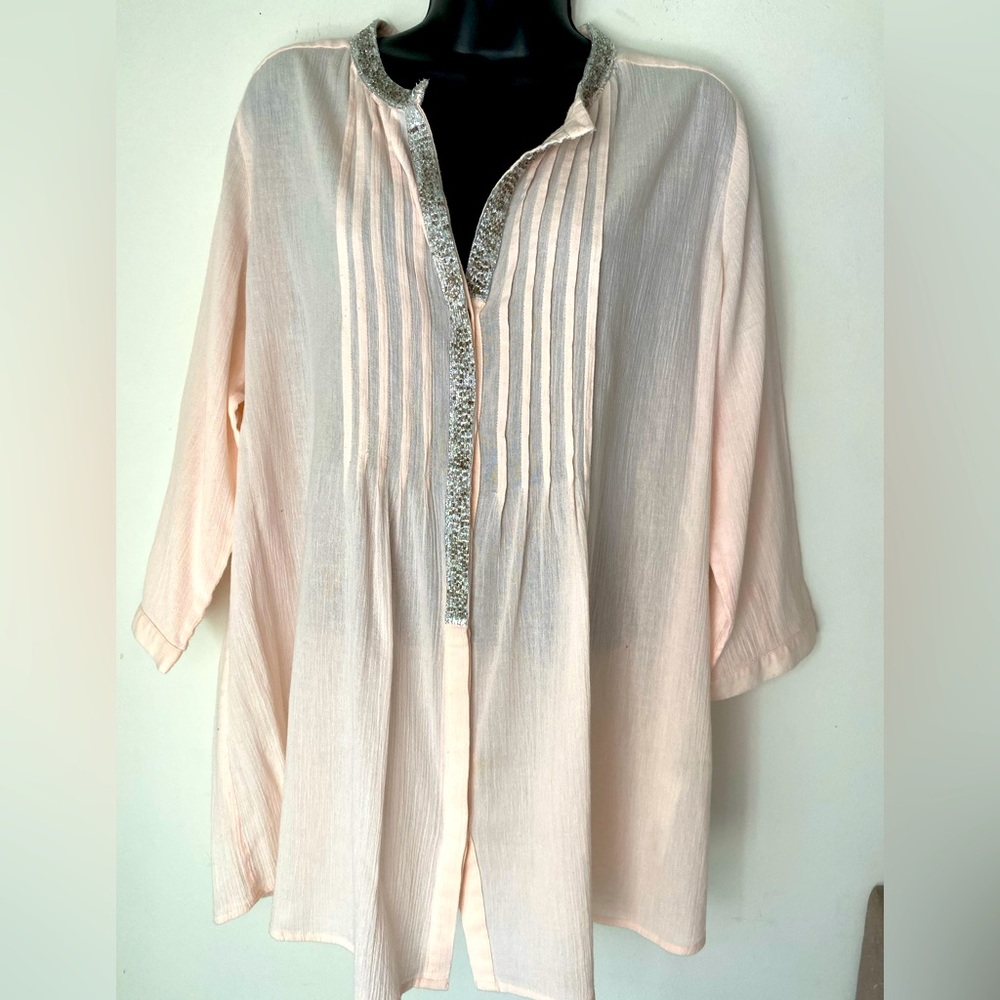 Chico’s Size 1 (small 8) Women’s blouse. 100% cotton.